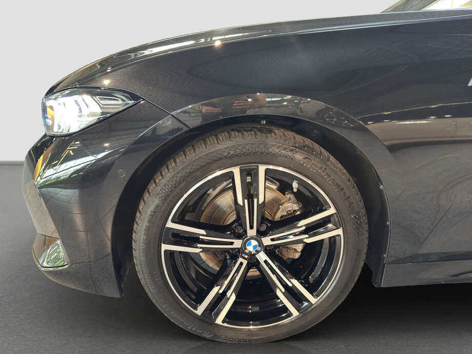 BMW 320d (Bild 9/14)