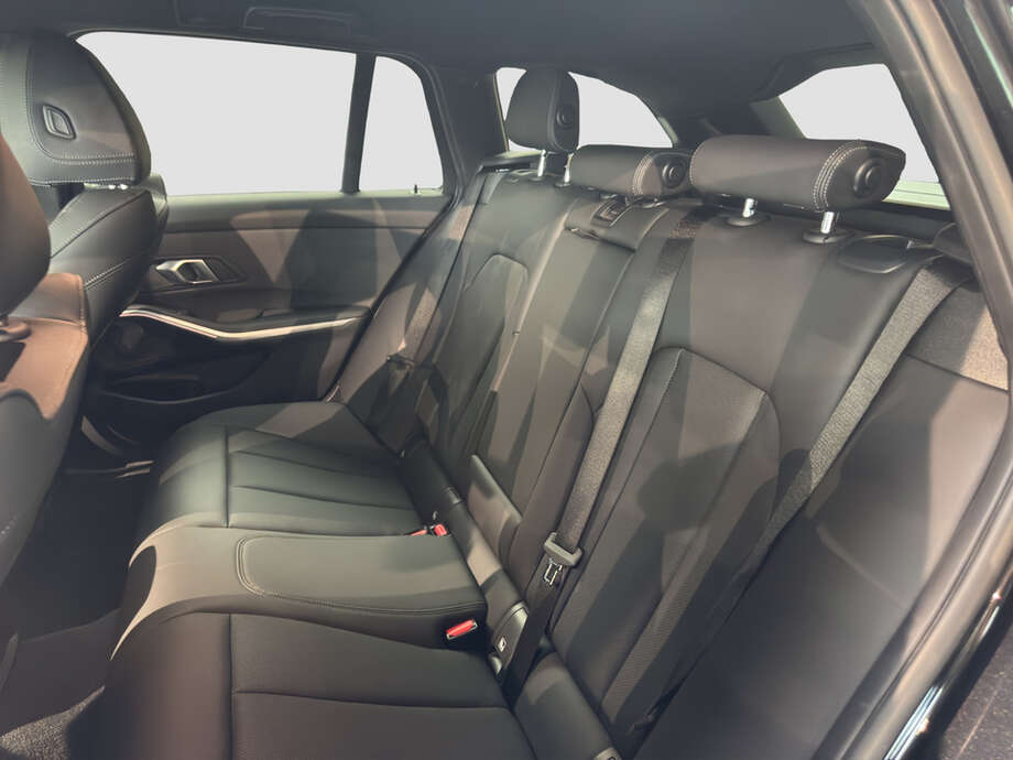 BMW 320d (Bild 13/14)