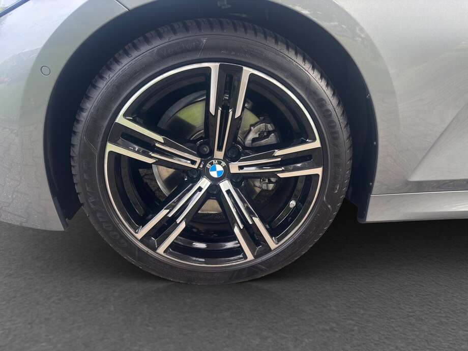 BMW 320 (Bild 10/16)