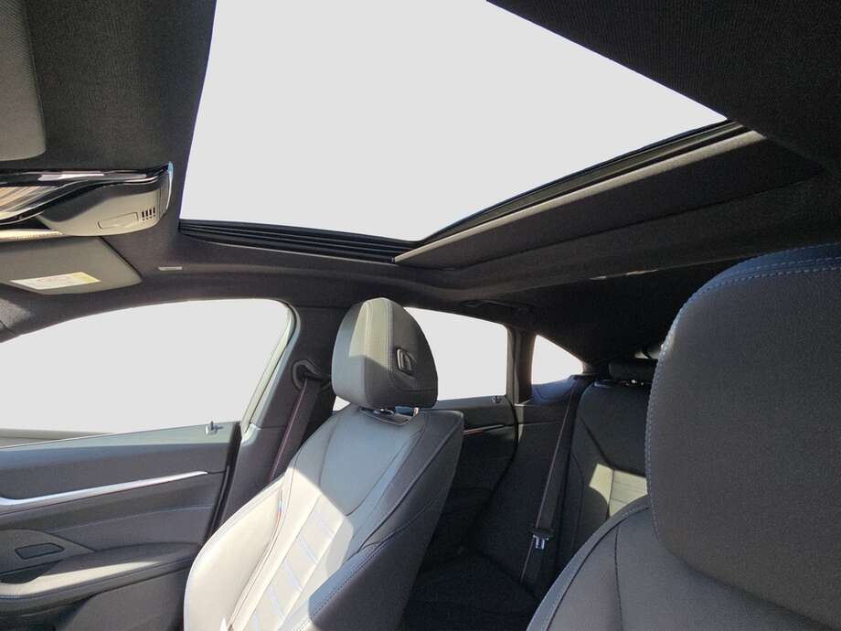 BMW i4 (Bild 12/20)