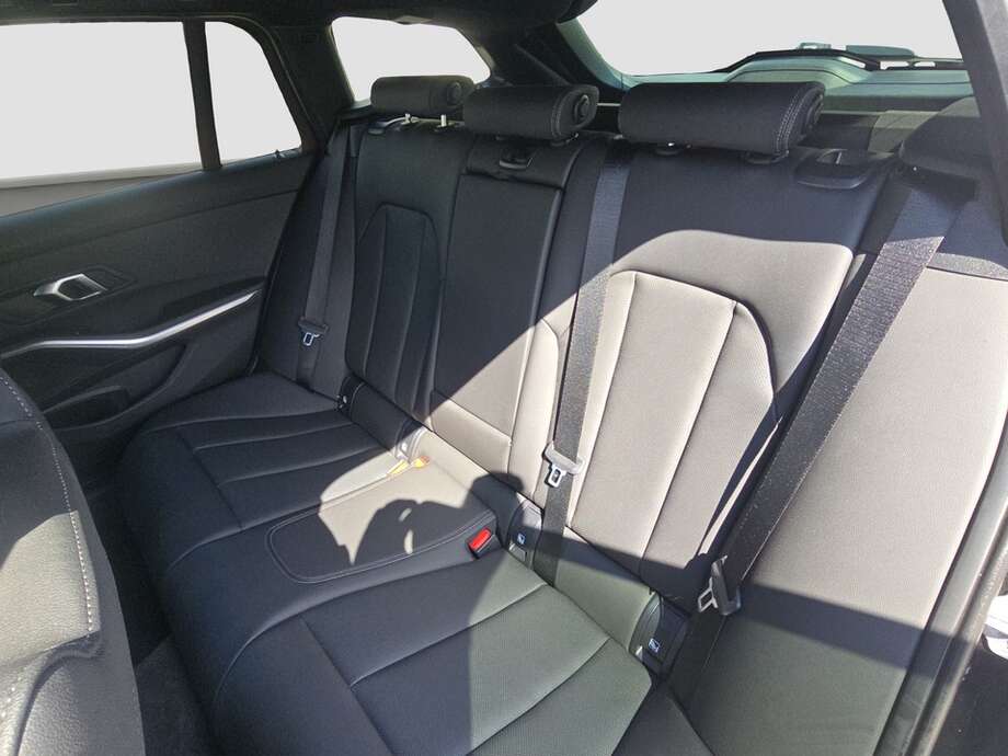 BMW 320 (Bild 15/19)