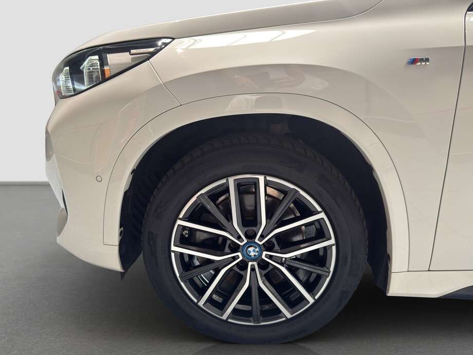 BMW iX1 (Bild 10/15)