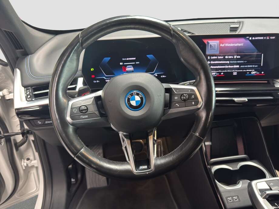 BMW iX1 (Bild 12/15)