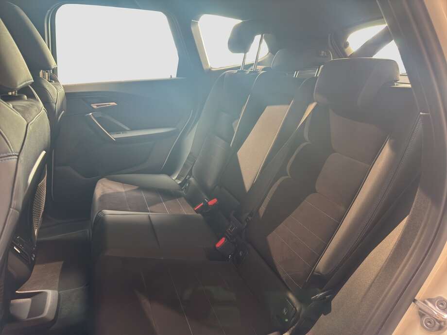 BMW iX1 (Bild 14/15)