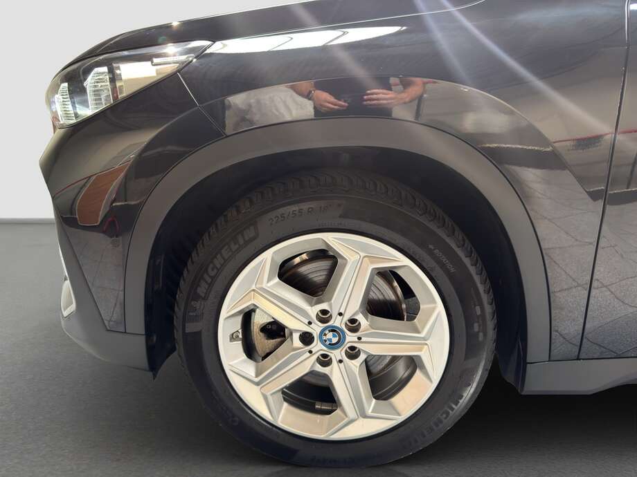 BMW iX1 (Bild 10/16)
