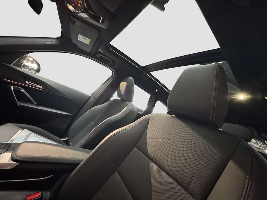 BMW iX1 (Bild 12/16)