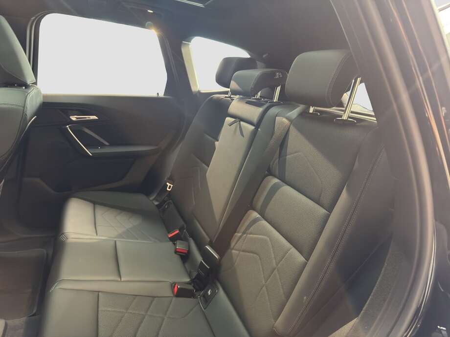 BMW iX1 (Bild 15/16)