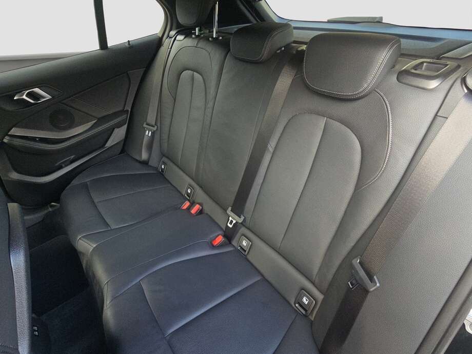BMW 118 (Bild 14/18)