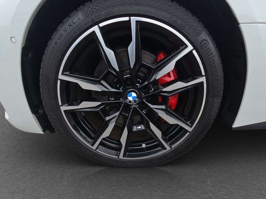 BMW i4 (Bild 9/19)