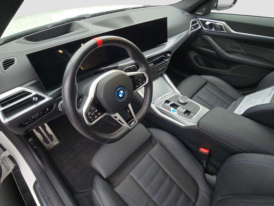 BMW i4 (Bild 10/19)