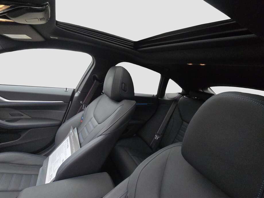 BMW i4 (Bild 11/19)