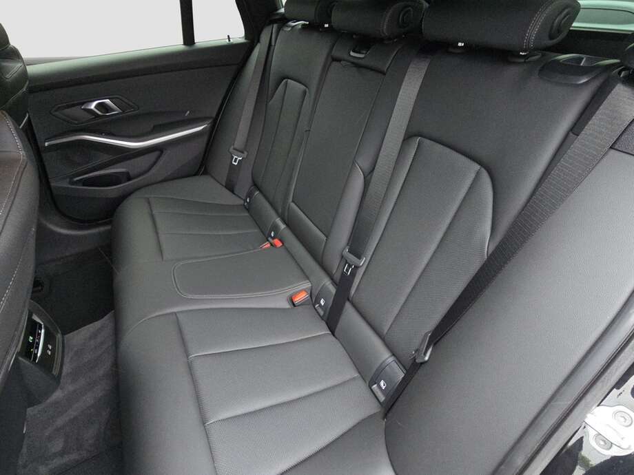 BMW 320 (Bild 14/18)