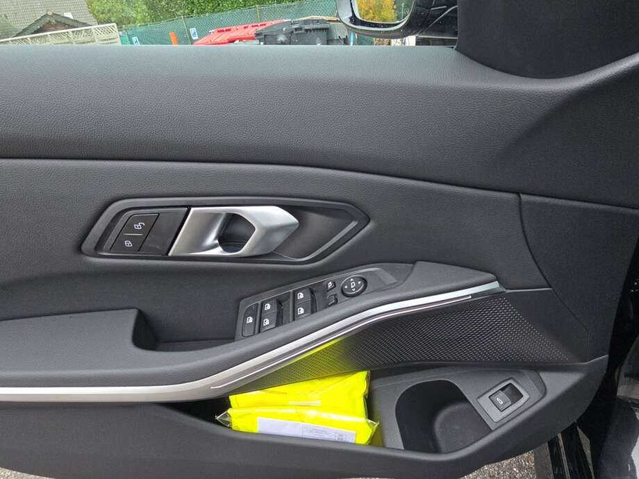 BMW 320 (Bild 16/18)