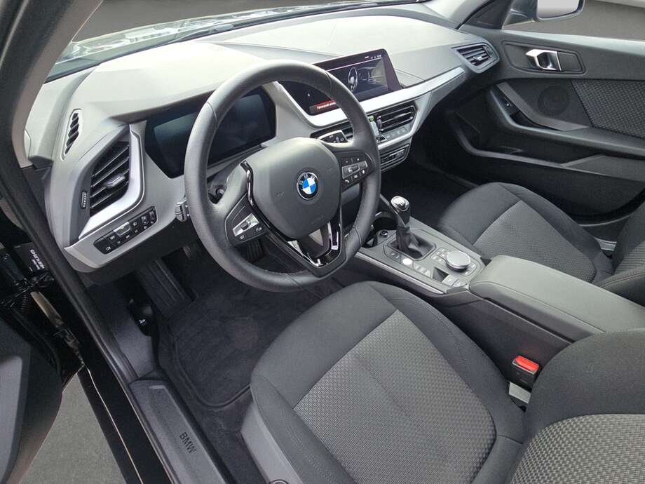 BMW 116 (Bild 11/19)