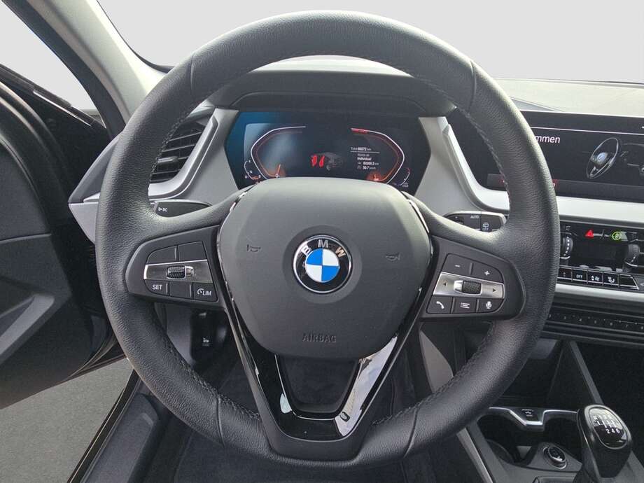 BMW 116 (Bild 13/19)